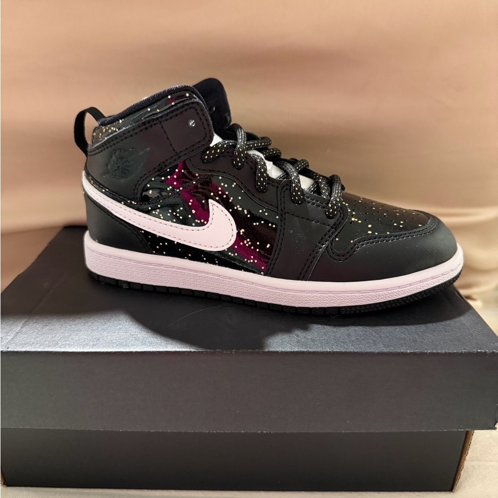 Nike Kids Shoes Black and white